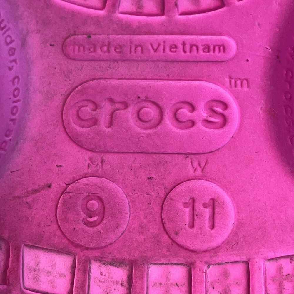 Crocs Unisex Pink Crush Classic Clogs size Men 9 Women’s 11 - Picture 4 of 10